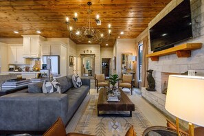 Smart TV, caminetto, tavolo da ping pong