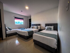 Kamar Quadruple Standar | Wi-Fi gratis dan seprai linen