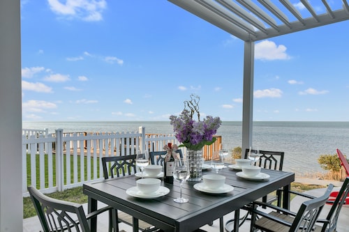 Bayfront Home, Shared Pool/Spa, Gazebo, Playground