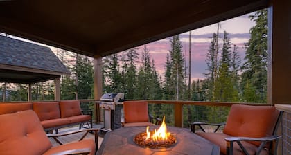 Downtown WP Chalet 123 I Hot Tub I Great Views I Bunk Room I Gas Firepit I Discounted Attractions
