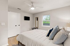 3 室のベッドルーム、アイロン / アイロン台、WiFi、ベッドシーツ