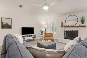 テレビ、書斎 / ワークスペース