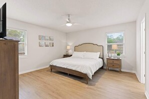 3 室のベッドルーム、アイロン / アイロン台、WiFi、ベッドシーツ