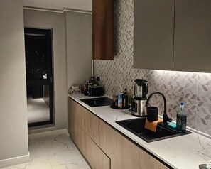 Fridge, oven, stovetop, dishwasher - Stylish Loft - Skyline City View in Onix Residence (Bucharest)