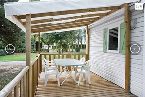 Outdoor dining - Mobil-home Camping de la Dune Blanche (Camiers)