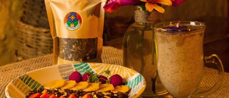 HabitaciĂłn TIERRA | Repas dans la chambre