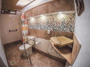 Habitación inclusiva -  FUEGO | Salle de bain | Douche, douche cascade, articles de toilette écologiques