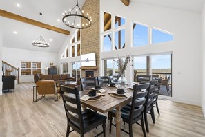 Dining - Table Rock Lake Views, Hot Tub, Three Fireplaces, Cmty Pool, Game Room (Kimberling City)