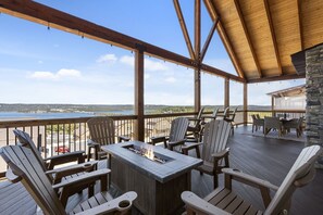 Outdoor dining - Table Rock Lake Views, Hot Tub, Three Fireplaces, Cmty Pool, Game Room (Kimberling City)
