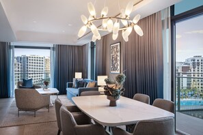 Suite – executive | Oppholdsområde | En 52-tommers LCD-TV med digitale kanaler samt filmkjøp