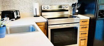 Captain's Mansion 8bdrm/18guests vacation gem steps to beach