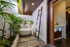Deluxe villa | Badkamer