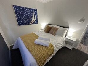 Comfort Apartment, 2 Bedrooms | 2 bedrooms, Egyptian cotton sheets, premium bedding, pillowtop beds - Wagga Central Evans  (Wagga Wagga)