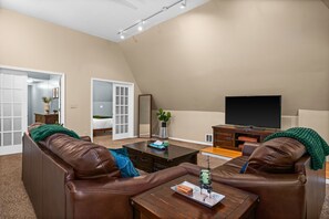 2 slaapkamers, een strijkplank/strijkijzer, wifi, beddengoed