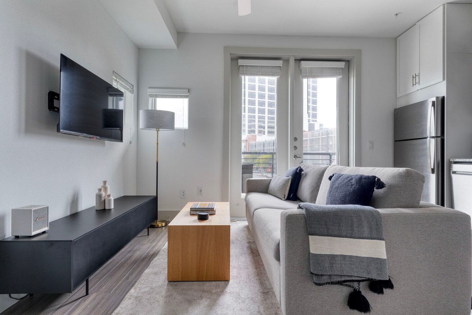 Ideal Downtown 1BR w/ Deck & Gym, nr Convention Center, by Blueground