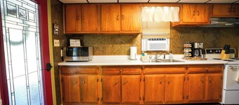 Cozy Ranch, Fireplace, 10 Acres, Mtn. & River Views, Train Service to Jim Thorpe