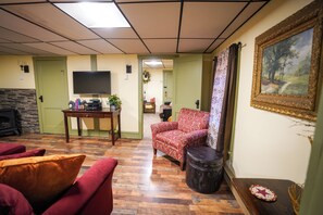 Interior - Cozy Ranch, Fireplace, 10 Acres, Mtn. & River Views, Train Service to Jim Thorpe (Tamaqua)