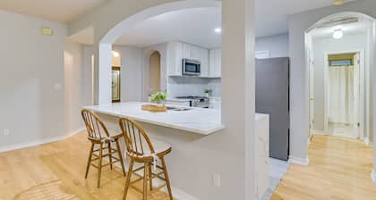 Entire home in Del Valle with backyard. Pet-friendly!