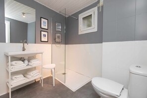 Hårføner og håndklær