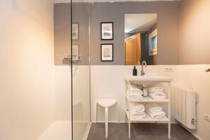 Hårtork och handdukar