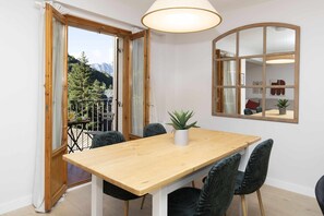Dining - Casa Josephine by BeValle (Panticosa)