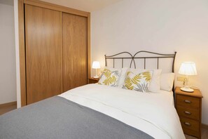 2 soverom, strykejern/-brett, wi-fi (inkludert) og sengetøy