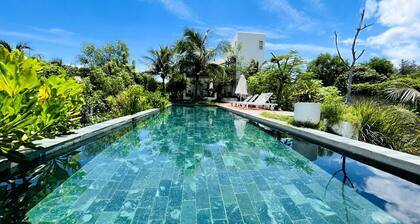 Hồ Lân Retreat - Beachfront Villa 4BRS with Private Pool