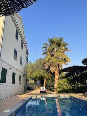 Pool - 2 Bed Flat - Sleeps 6 - Pool - Garden - Parking (Brac)