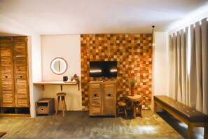 Minibar, desk, iron/ironing board, rollaway beds