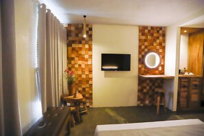 1 bedroom, minibar, desk, iron/ironing board