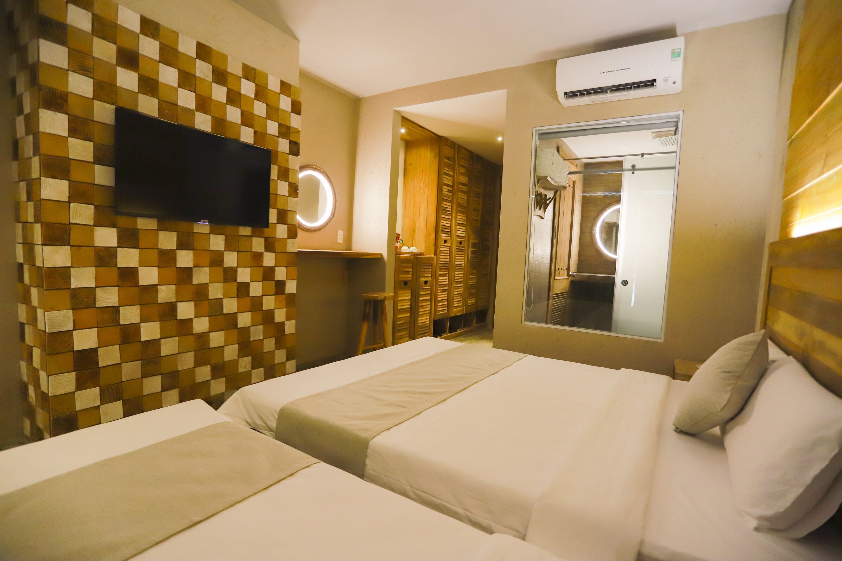 Minibar, desk, iron/ironing board, rollaway beds