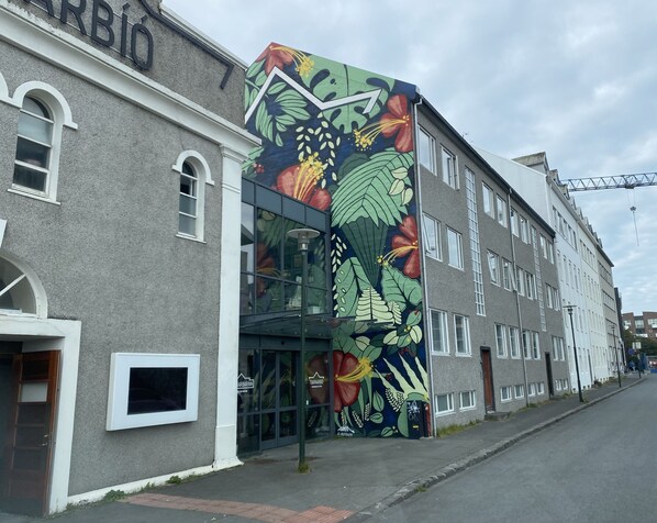 Exterior - Penthouse Attic Apartment with a grand piano beside City Hall & the pond (Reykjavík)