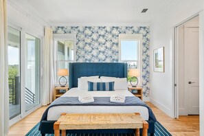 4 bedrooms, desk, iron/ironing board, travel crib