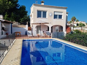 Pool - Meerblick, Apartment in Villa mit Terrasse, Garten, Pool und Kostenlosen Wlan (Benissa)