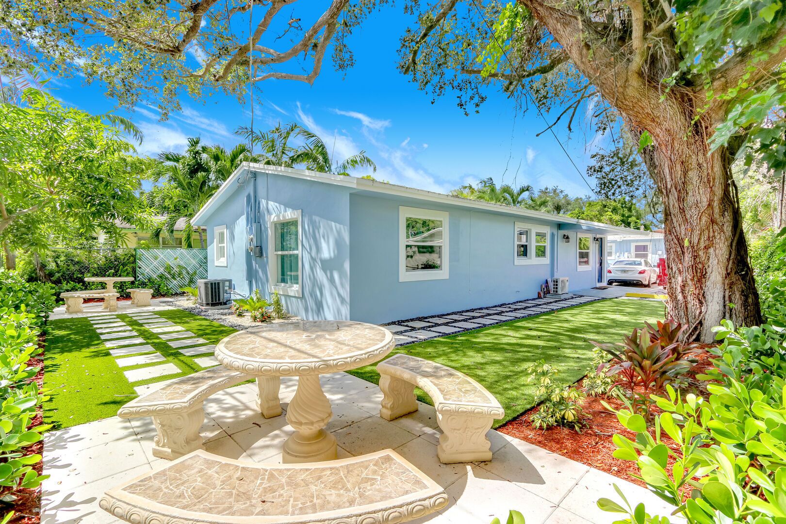 Taylor Collection: Sleeps 19 & Near Beach