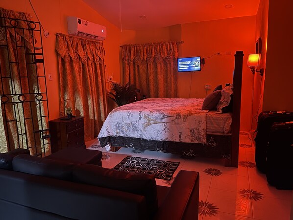 3 bedrooms, iron/ironing board, WiFi, bed sheets - Francis-Cooper 3-Bedroom Single Family Home (Portmore)