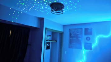 2 bedrooms, desk, iron/ironing board, travel crib