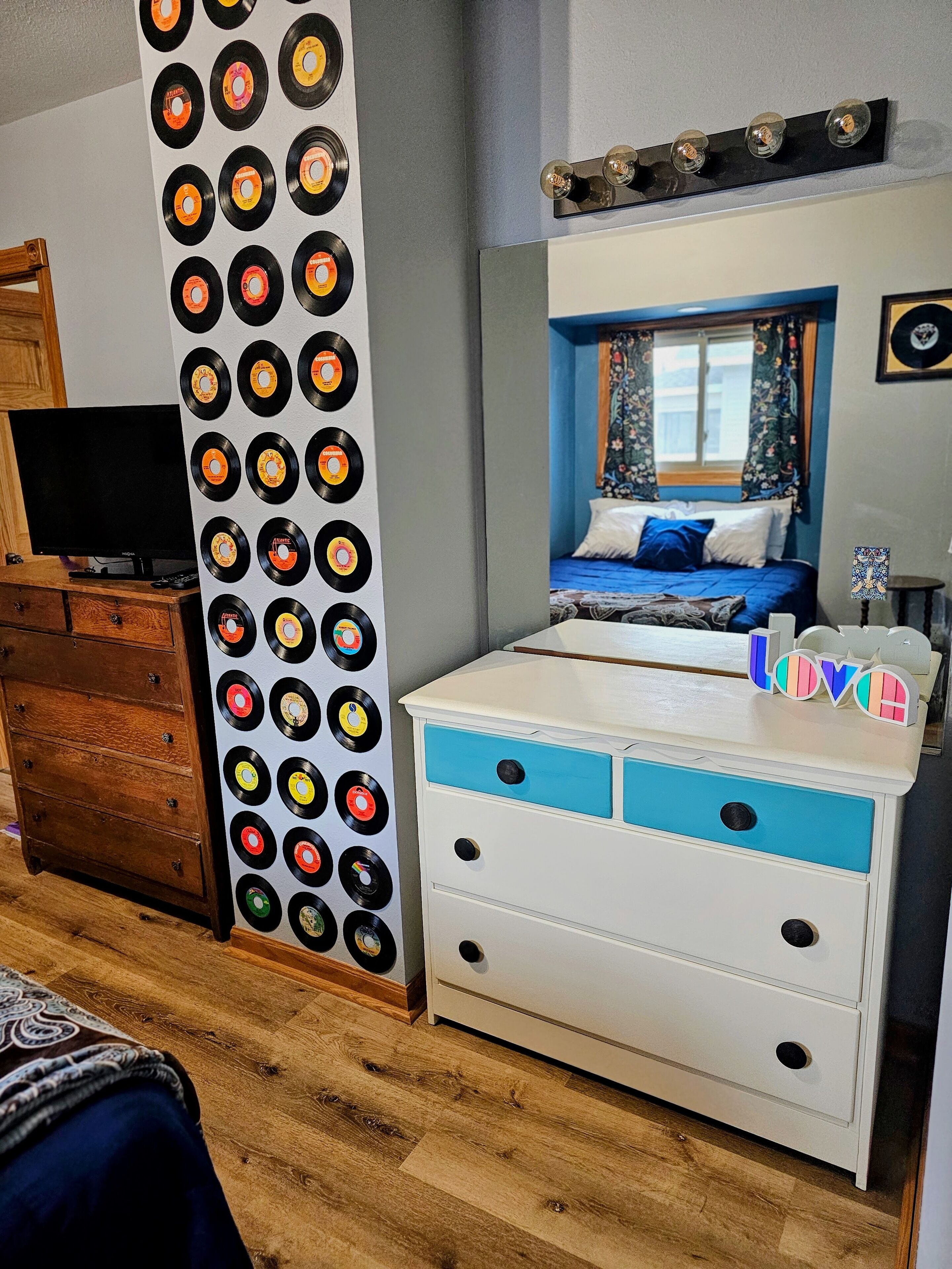 Colorful Cottage in La Crosse, Blocks away from Mississippi River, La