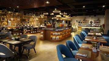 Daily buffet breakfast (IDR 225000 per person)