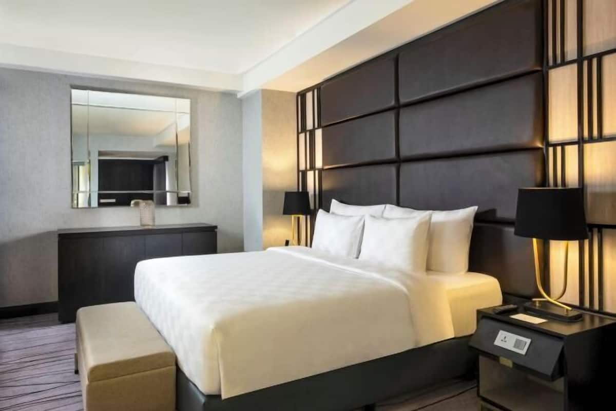 In-room safe, free WiFi