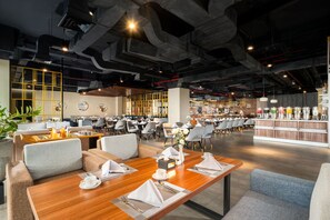 Restaurant - Grand Swiss-Belhotel Darmo (Surabaya)