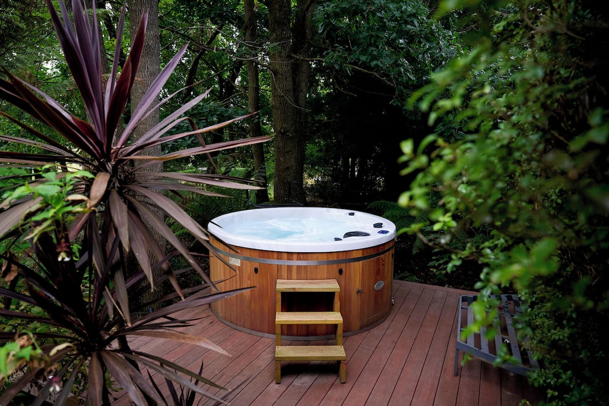 Deluxe Studio Suite | Private spa tub