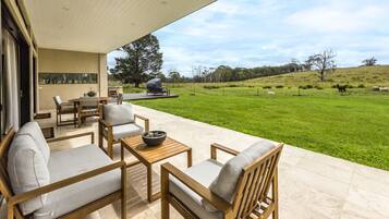 Luxury Villa | Terrace/patio
