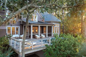 Terrace/patio - Expansive Luxury 5 Bed at Kiawah Island Golf Resort- Private Pool w/ Large Patio (Kiawah Island)