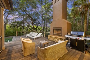 Terrace/patio - Expansive Luxury 5 Bed at Kiawah Island Golf Resort- Private Pool w/ Large Patio (Kiawah Island)