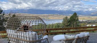 Rural retreat overlooking Swan Lake w/artist studio on site