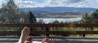 Rural retreat overlooking Swan Lake w/artist studio on site