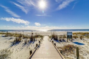 Una spiaggia nelle vicinanze