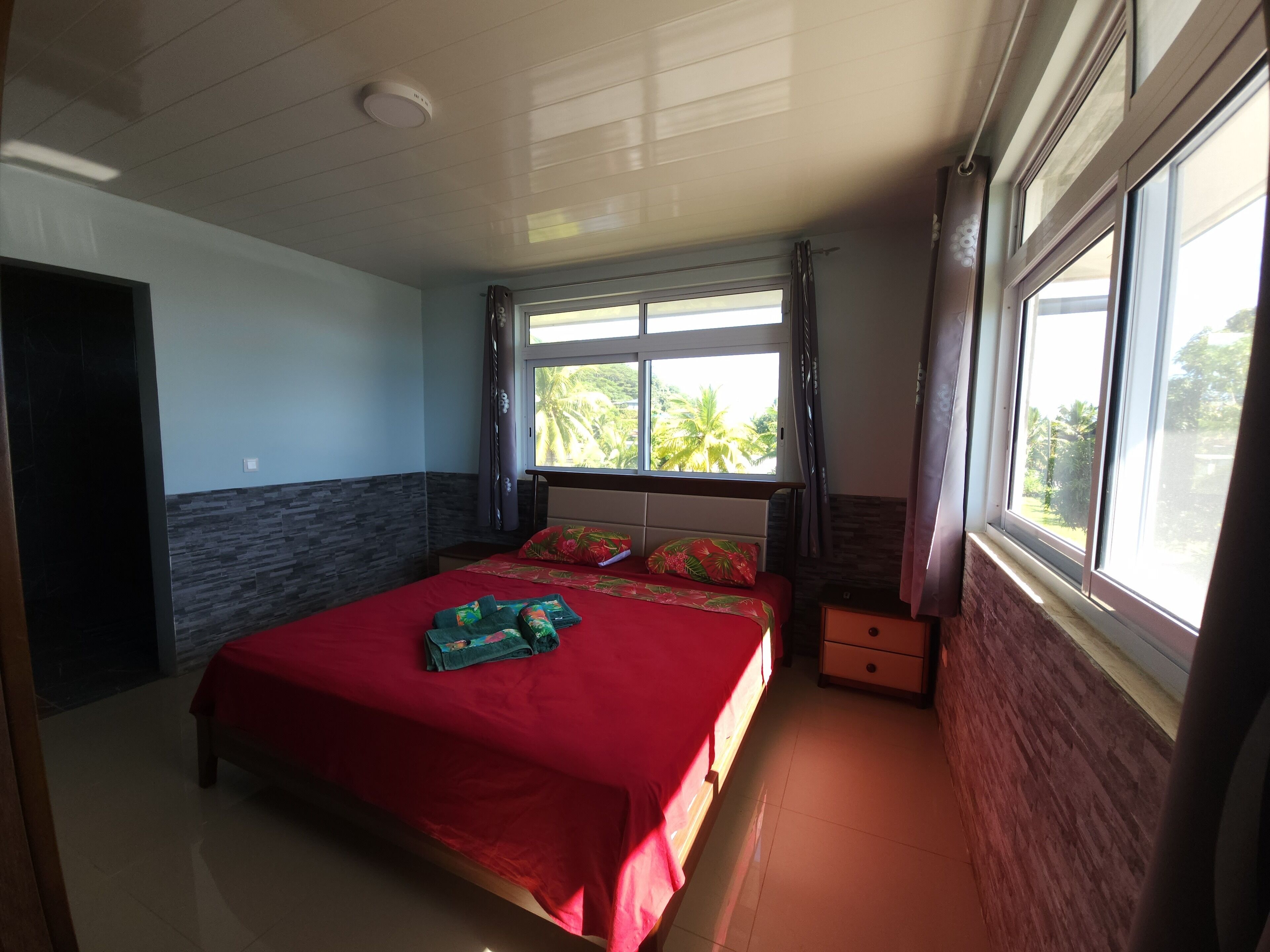 3 bedrooms, iron/ironing board, WiFi, bed sheets