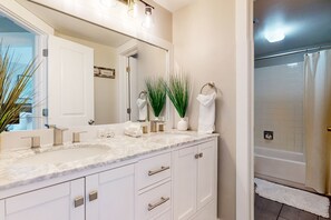 Hair dryer, towels - Beautifully remodeled condo on Sandstone Creek, walk to free Vail shuttle (Vail)